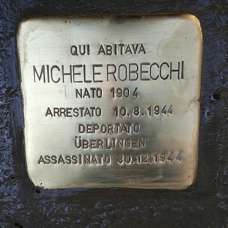 Pietra d'inciampo dedicata a Michele Robecchi, in memoria delle vittime della Shoah.