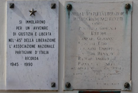Lapidi commemorative in onore dei caduti per la Libertà, situate a San Giorgio, evocano la memoria storica.