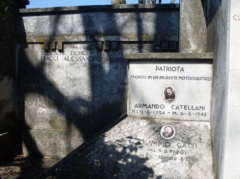 Monumento commemorativo ai caduti, con omaggi a Armando Catellani e Florio Diacci.