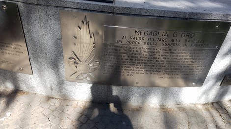Monumento ai finanzieri lombardi, dedicato al valore e al sacrificio dei membri del corpo della guardia di finanza.
