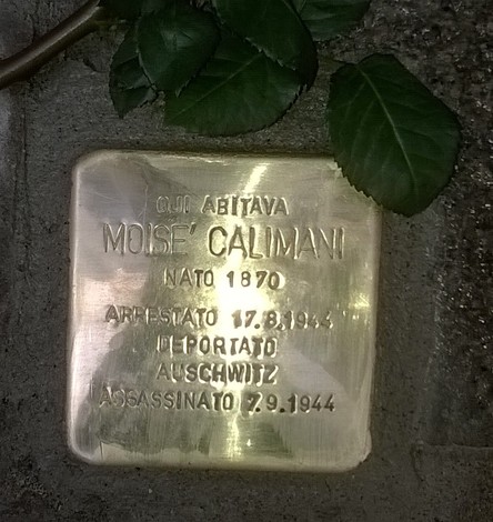 Pietra d'inciampo dedicata a Moise' Calimani, commemorazione di un passato doloroso e una vita interrotta.