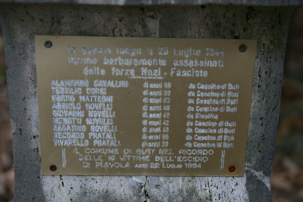 Cippo commemorativo in memoria delle vittime dell'eccidio di Cavallini e altri, avvenuto il 23 luglio 1944.
