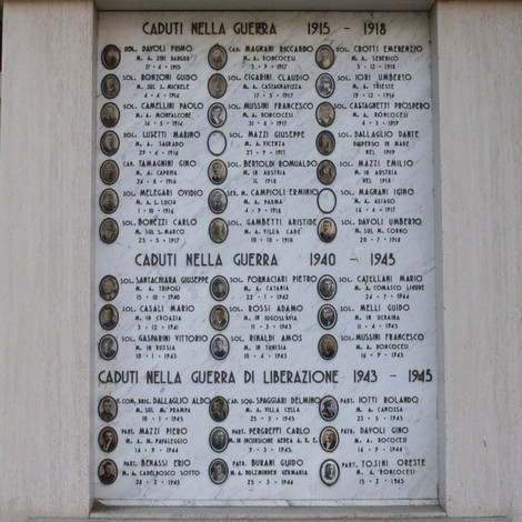 Monumento ai Caduti di Roncocesi, onore ai soldati delle guerre 1915-1918, 1940-1945 e della Liberazione 1943-1945.