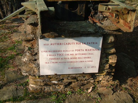 Targa commemorativa nel Parco della Resistenza del Monte Brugiana, dedicata agli autieri caduti per la patria.