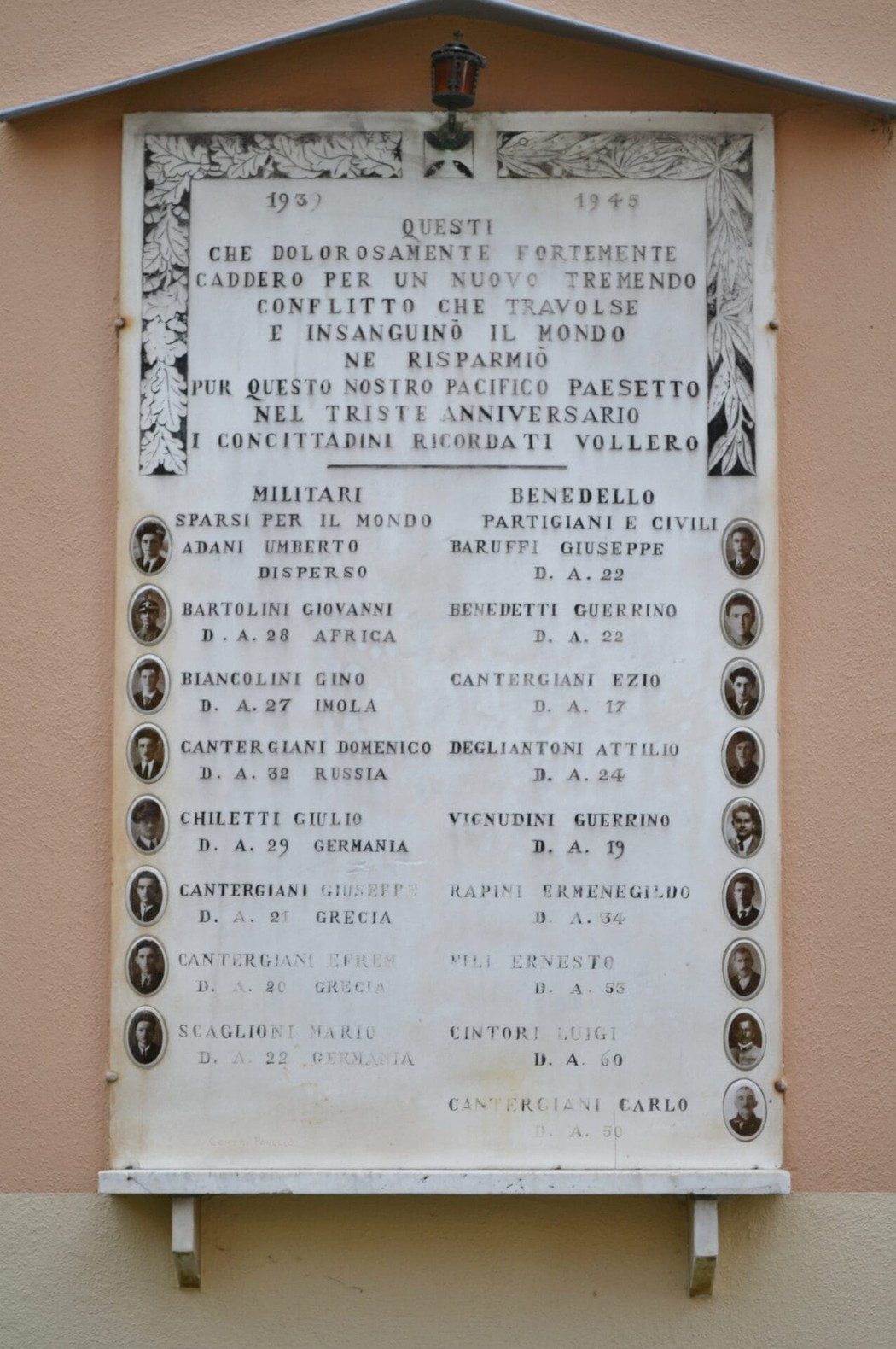 Lapide commemorativa ai caduti di Benedello, in onore dei militari e delle vittime della guerra.