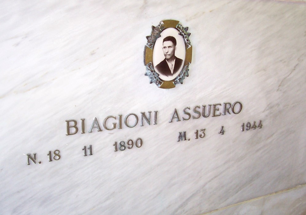 Sacrario dei caduti di Soci, commemorazione dei militari caduti con epigrafi e fotografie.