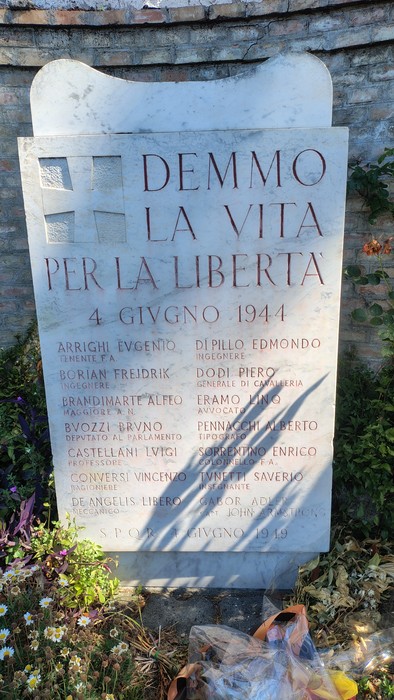 Lapide memoriale dedicata ai martiri de La Storta, con nomi di caduti per la libertà nel 1944.