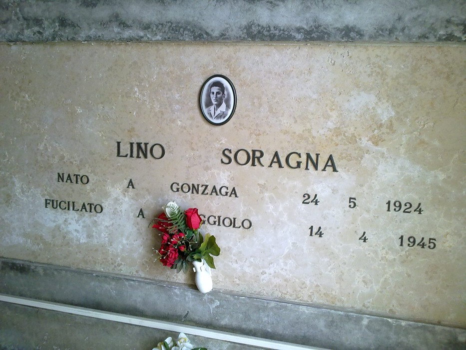 Sacrario dedicato ai caduti per la Liberazione di Luzzara, con riferimento a Lino Soragna.