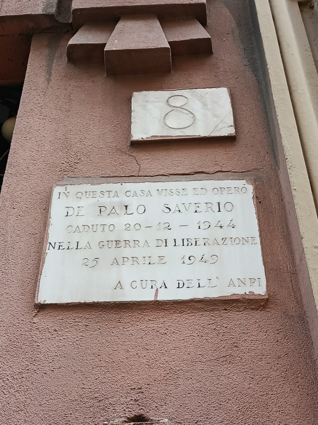 Lapide commemorativa di De Palo Saverio, caduto nella guerra di liberazione nel 1944.