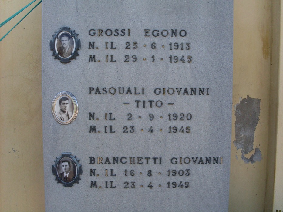 Monumento commemorativo dedicato a Grossi, Pasquali e Branchetti, con dati biografici e foto.