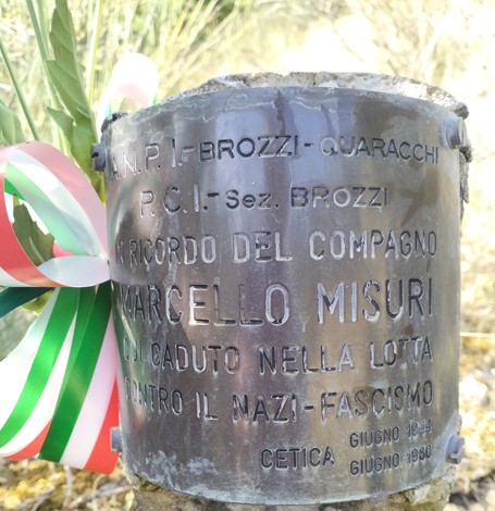 Cippo commemorativo dedicato a Marcello Misuri, caduto nella lotta contro il nazifascismo a Cetica.