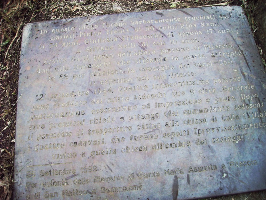 Cippo di Bertocci: monumento commemorativo con dettagli storici, immerso nella natura.