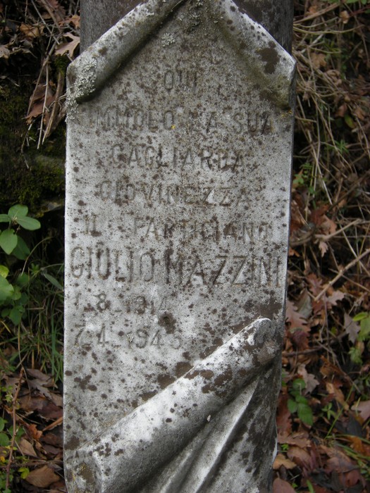Cippo dedicato a Giuseppe Mazzini, figura chiave del risorgimento italiano.