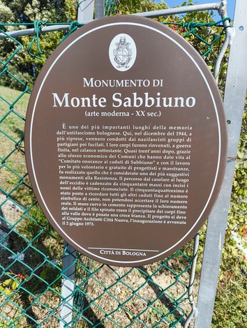 Monumento ai partigiani caduti, simbolo della Resistenza a Monte Sabbiuno, vicino Bologna.