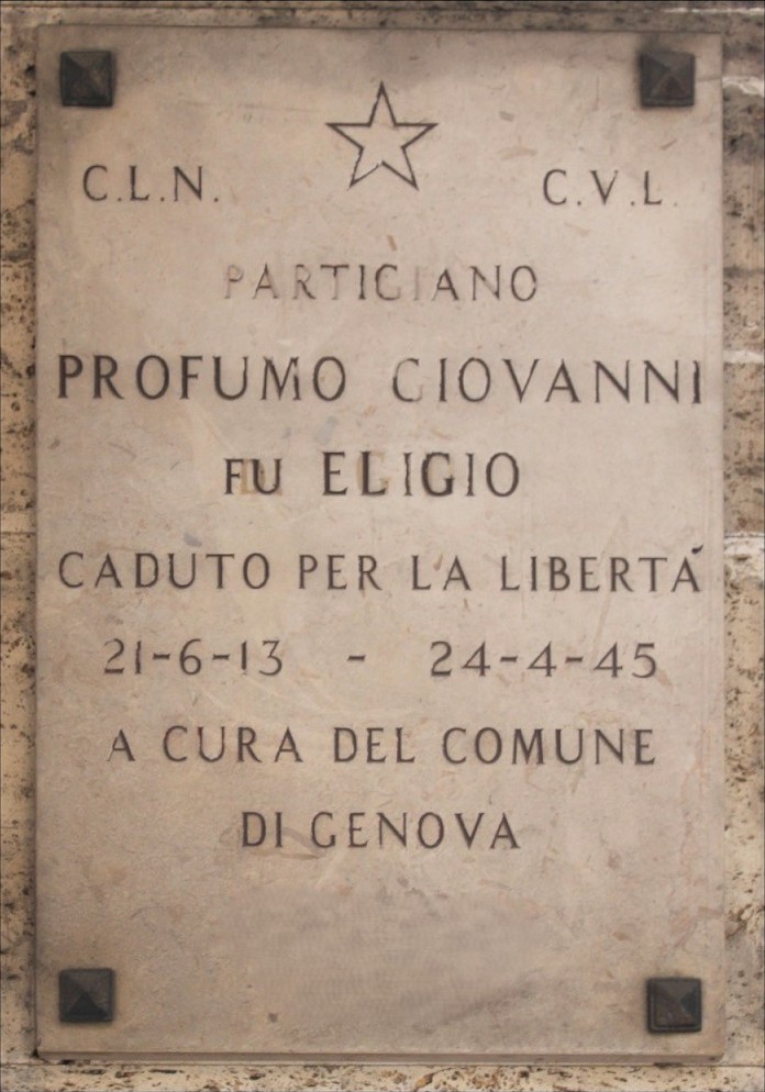 Lapide dedicata a Profumo Giovanni, partigiano caduto per la libertà, con date significative e cura del comune di Genova.