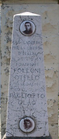 Cippo commemorativo dedicato a Folloni e Pagliotto, in ricordo dei caduti nella guerra per la libertà d'Italia.
