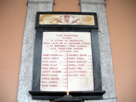 Lapide commemorativa ai caduti di Castel San Giovanni, in onore dei vittimi nella lotta per la liberazione d'Italia.
