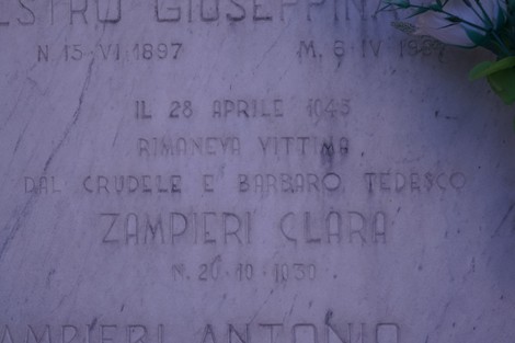 Sepolcro di Zampieri, memoriale commemorativo con iscrizioni in memoria delle vittime.