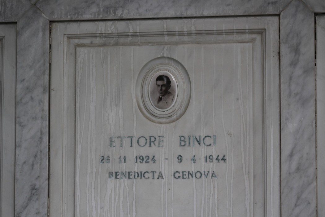 Sacrario dei partigiani di Torbella, con lapidi e foto in commemorazione dei combattenti della resistenza.