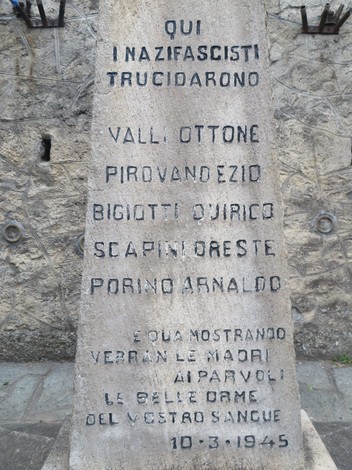 Monumento commemorativo dedicato a Valli e agli altri nazifascisti trucidati, 10 marzo 1945.