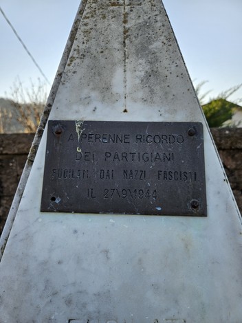 Monumento che commemorano i Martiri di Ressora, dedicato ai partigiani uccisi dai nazifascisti.
