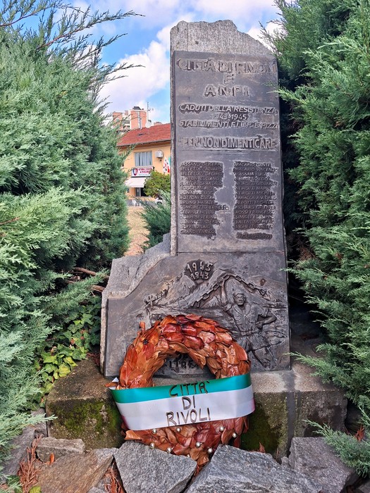 Monumento ai caduti degli stabilimenti F.I.L.P. e Pizzi, Comune di Rivoli (TO), foto 2