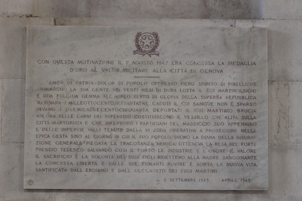 Sacrario del Ponte Monumentale, monumento commemorativo con architettura storica e atmosfera solenne.