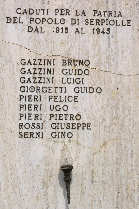 Lapidi commemorative ai caduti di Serpiolle, in memoria dei falli per la patria dal 1915 al 1945.