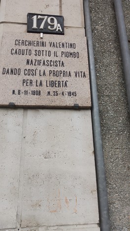Lapide commemorativa dedicata a Cerchierini Valentino, vittima del nazifascismo per la libertà.