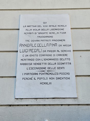 Lapide commemorativa dedicata ai patrioti Annibale Della Pina, Luigi Regali e Caruso.