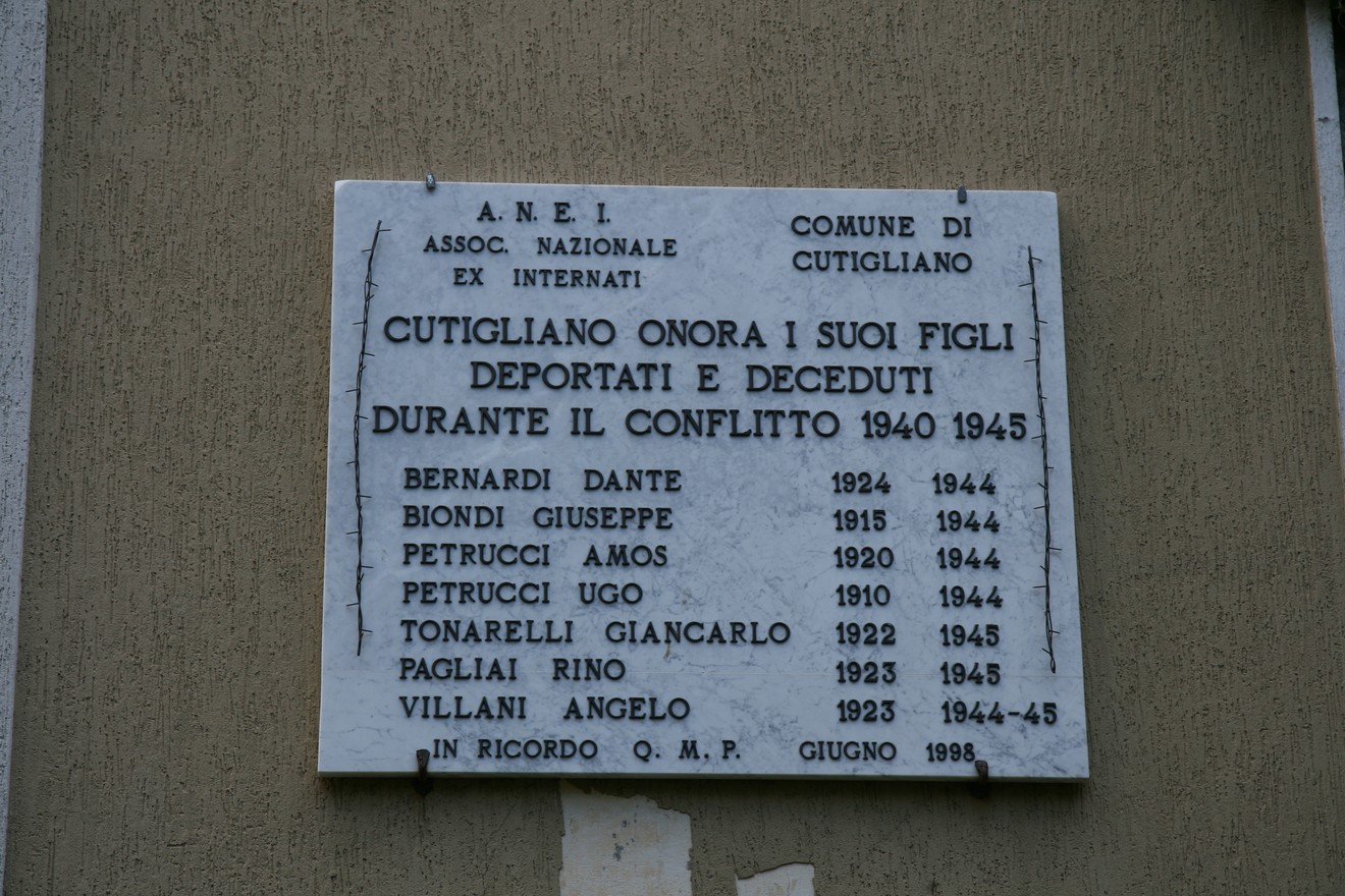 Lapide commemorativa ai deportati di Cutigliano durante il conflitto 1940-1945. Ricordo della memoria storica.