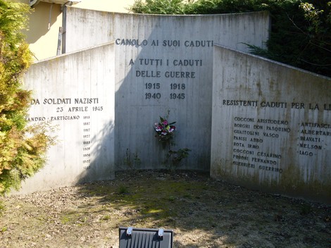 Monumento commemorativo ai caduti di Canolo, dedicato ai soldati delle guerre 1915-1918 e 1940-1945.