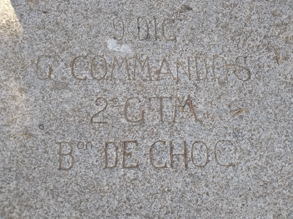 Monumento ai caduti dello sbarco alleato, commemorazione significativa della Seconda Guerra Mondiale.