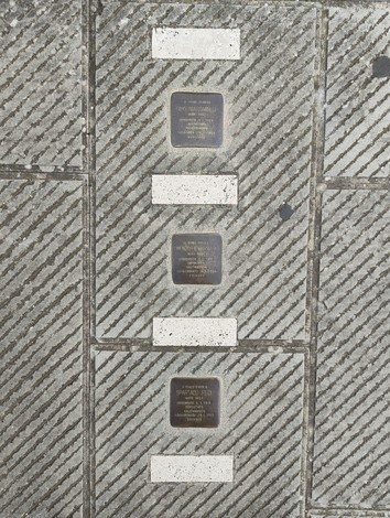 Pietre d'inciampo commemorative dedicate a Giacomelli, Gemignani, Fedi e altri martiri.