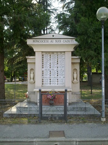 Monumento ai Caduti di Roncocesi, commemorazione dei soldati e civili caduti in guerra.