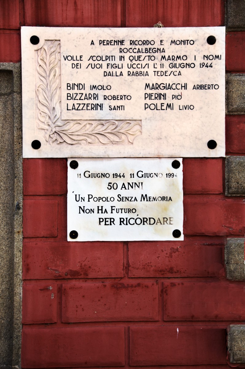 Lapidi commemorative del cinquantesimo anniversario della Liberazione, in ricordo delle vittime del 1944.