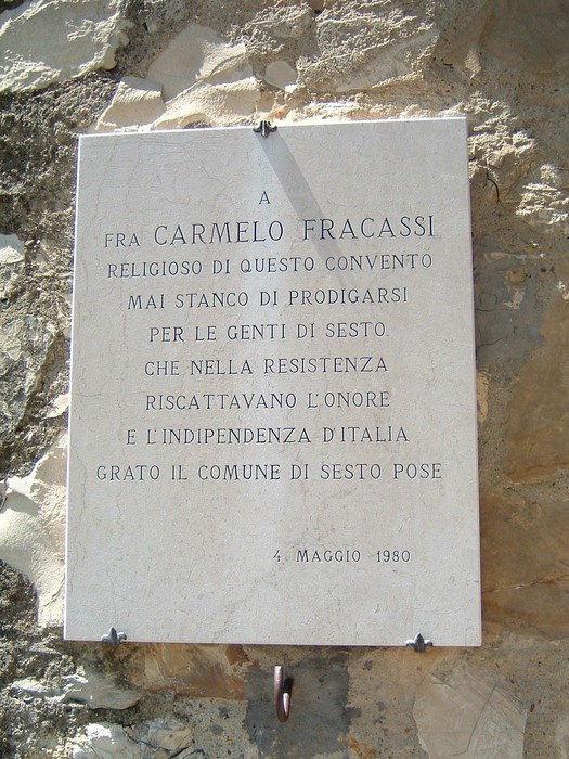 Lapide commemorativa dedicata a fra Carmelo Fracassi nel convento di Santa Lucia a Castellina. Maggio 1980.
