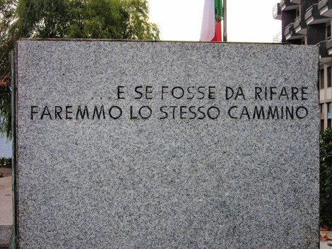 Monumento ai partigiani, simbolo di resilienza e lotta per la libertà in Italia.