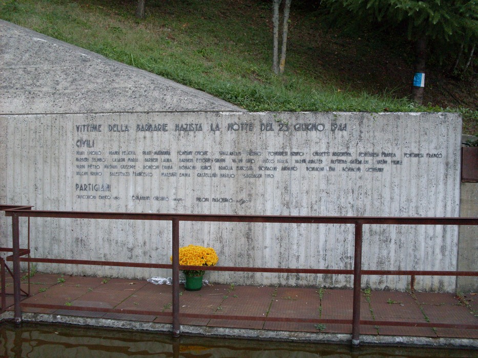 Monumento ai Martiri della Bettola, omaggio alle vittime della strage del 29 giugno 1944.