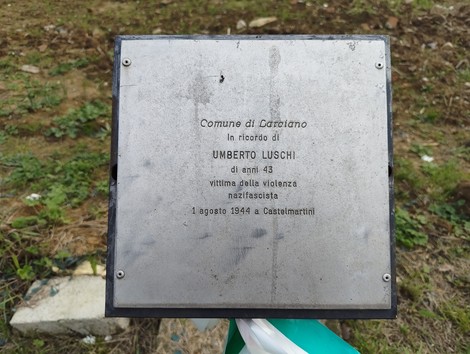 Lastra commemorativa dedicata a Umberto Luschi, vittima della violenza nazifascista a Castelmartini.