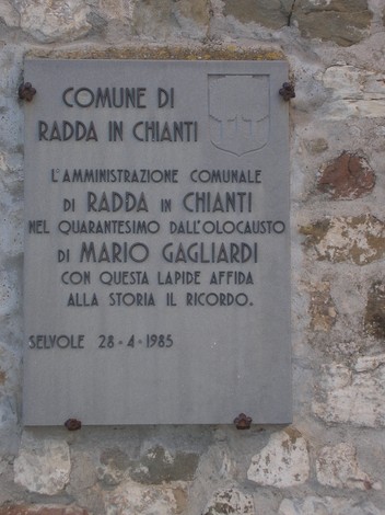 Lapide commemorativa dedicata a Mario Gagliardi, situata nel comune di Radda in Chianti.