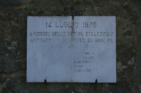 Lapidi commemorative dedicate alle vittime del nazifascismo nella Pianaccia, risalenti al 14 luglio 1979.