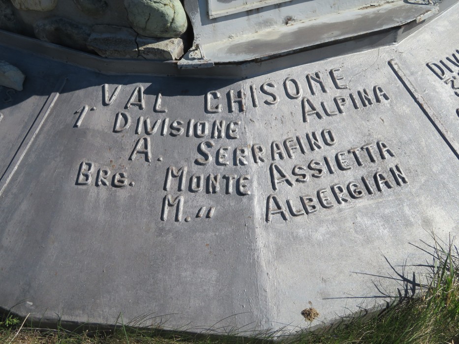 Monumento alle brigate partigiane, commemorazione della resistenza e della lotta per la libertà.