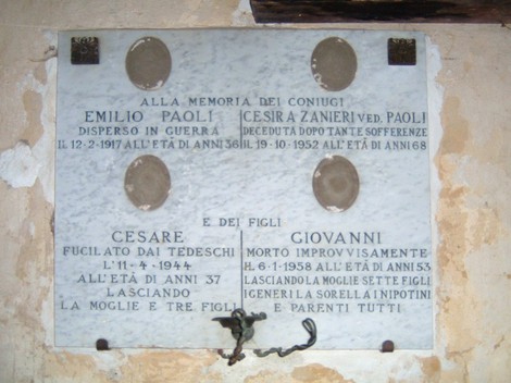 Lapide commemorativa dedicata a Emilio Paoli e Cesare Zainieri, nella chiesa di Cerreto Maggio.