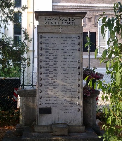 Monumento ai Caduti di Gavasseto: memoriale dedicato ai soldati locali che hanno perso la vita in guerra.
