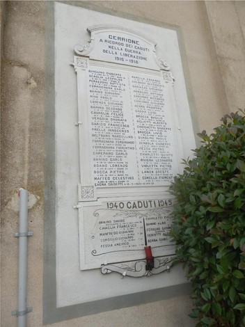 Lapidi commemorative dei caduti di Cerrione, in memoria dei soldati della Prima e Seconda guerra mondiale.