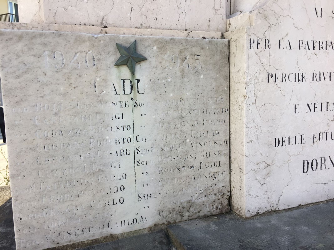 Monumento ai Caduti di Dorno, in memoria dei soldati italiani che hanno sacrificato la loro vita.