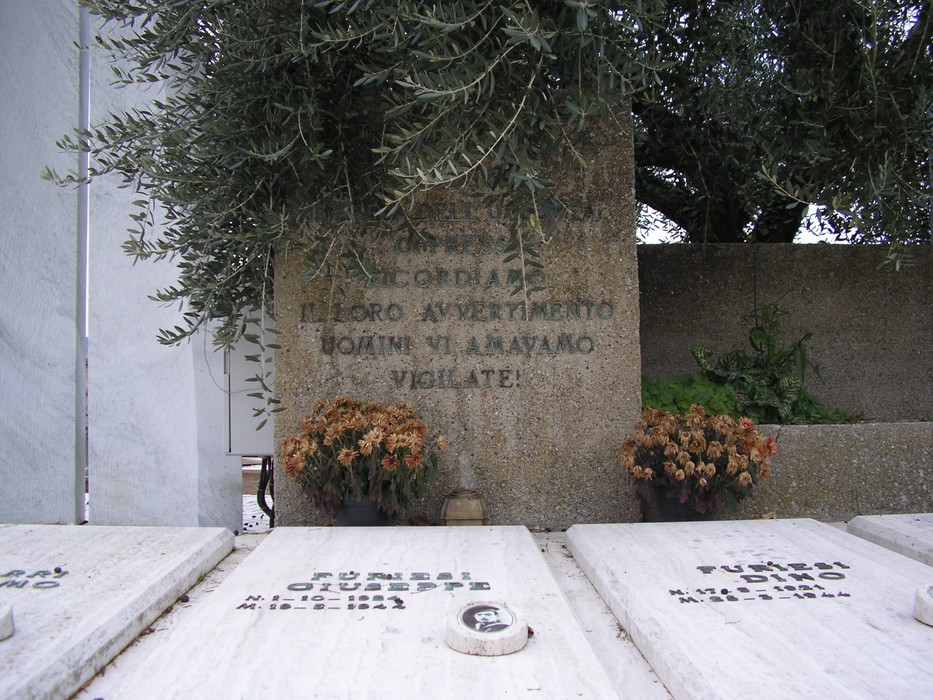 Sepolcro dei caduti sangimignanesi, monumento commemorativo dedicato ai soldati caduti in guerra.