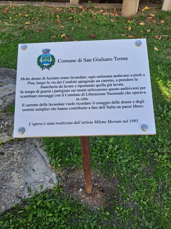 Il carretto delle lavandaie, simbolo della tradizione, rappresenta la storia del lavoro femminile e comunitario.