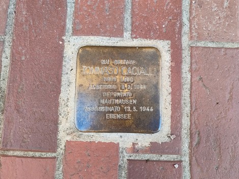 Pietra d'inciampo dedicata a Tommaso Cacialli, commemorazione di una vittima della deportazione.